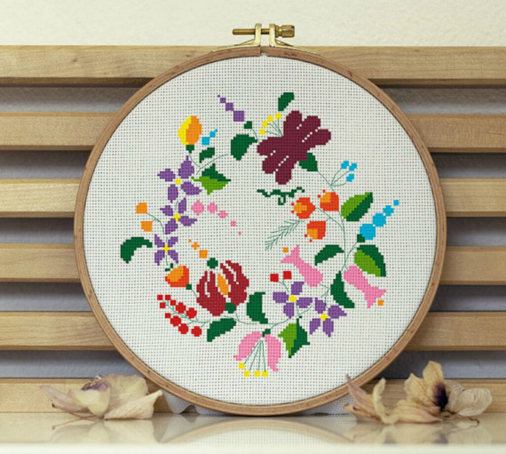 15 Floral Wreath Cross Stitch Patterns - Unique Cross Stitch Patterns Free