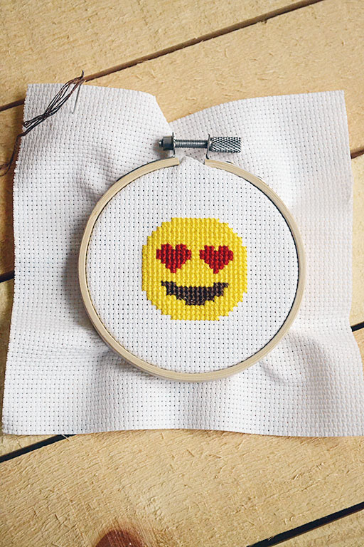 Heart Eyes Emoji Cross Stitch Pattern Cross Stitch - Free Emoji Cross Stitch Patterns